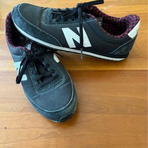 New Balance Black Sneakers